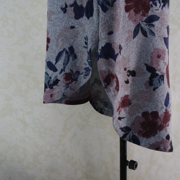 LILDY Grey Gray Floral Long Bishop Sleeve Sweater - Picture 13 of 17